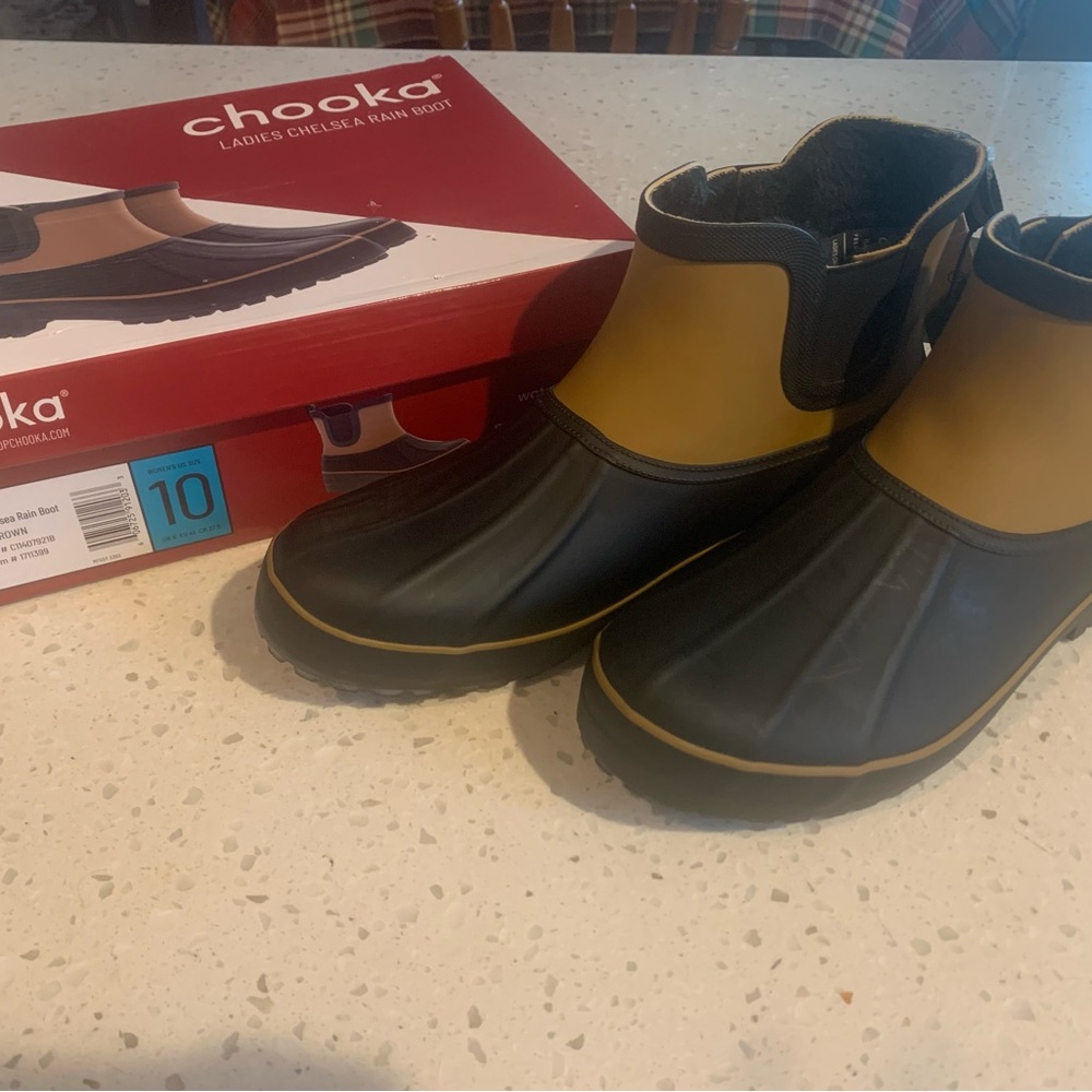 Chooka Women’s Black and Brown Rain Boots